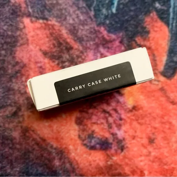 💜 Loop Earplug Accessories White Carry Case - NWT - Picture 4 of 5